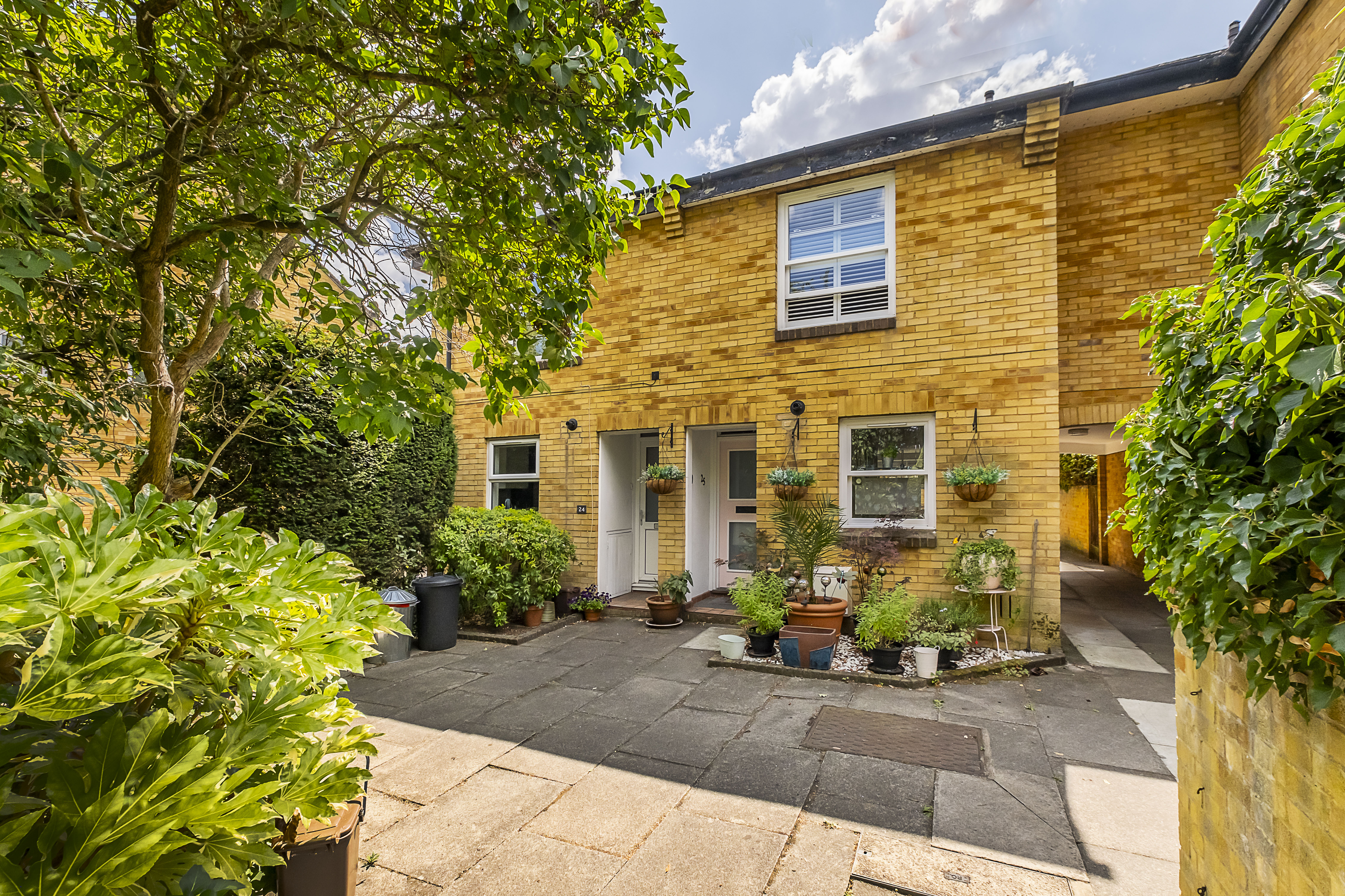 4 bedroom terraced house for sale 0