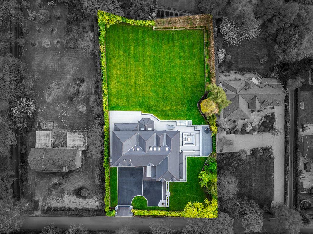 6 bedroom detached house for sale 0