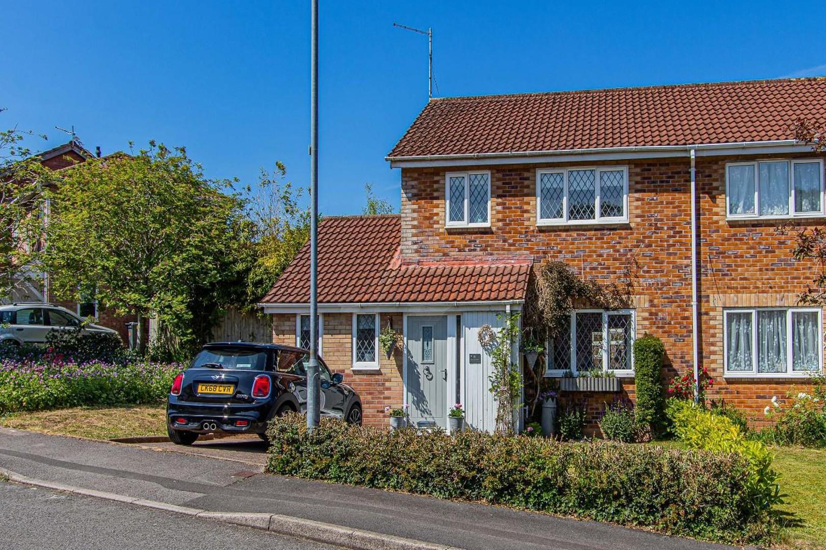 Free property report 8 Pinecrest Drive, Thornhill, Cardiff, CF14 9DS