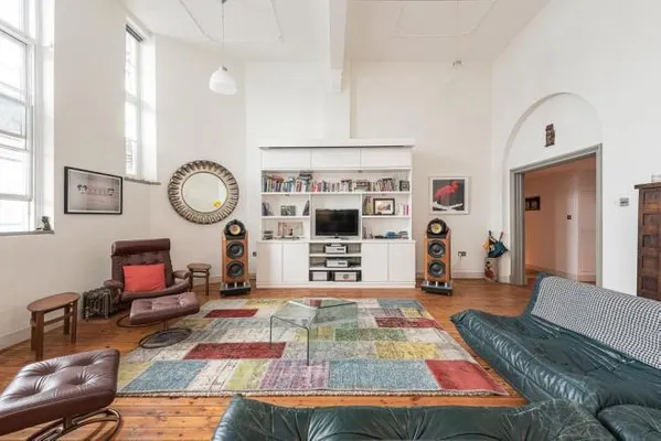 2 bedroom flat for sale