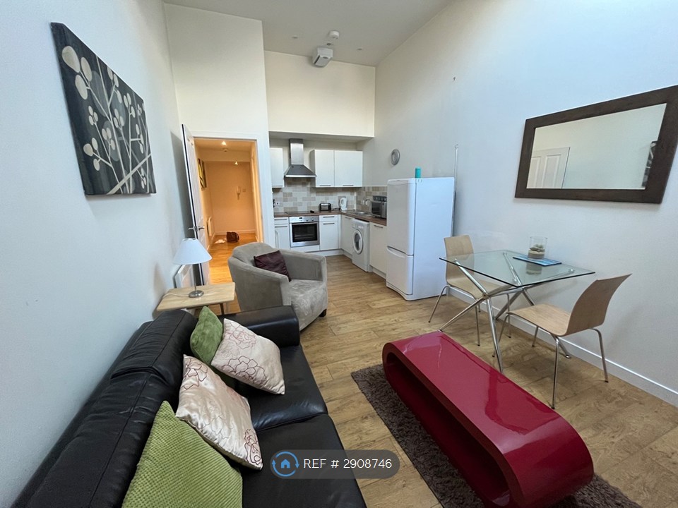 2-bed flat on Flat, Fraser House Market Street, Aberdeen, £700/mo
