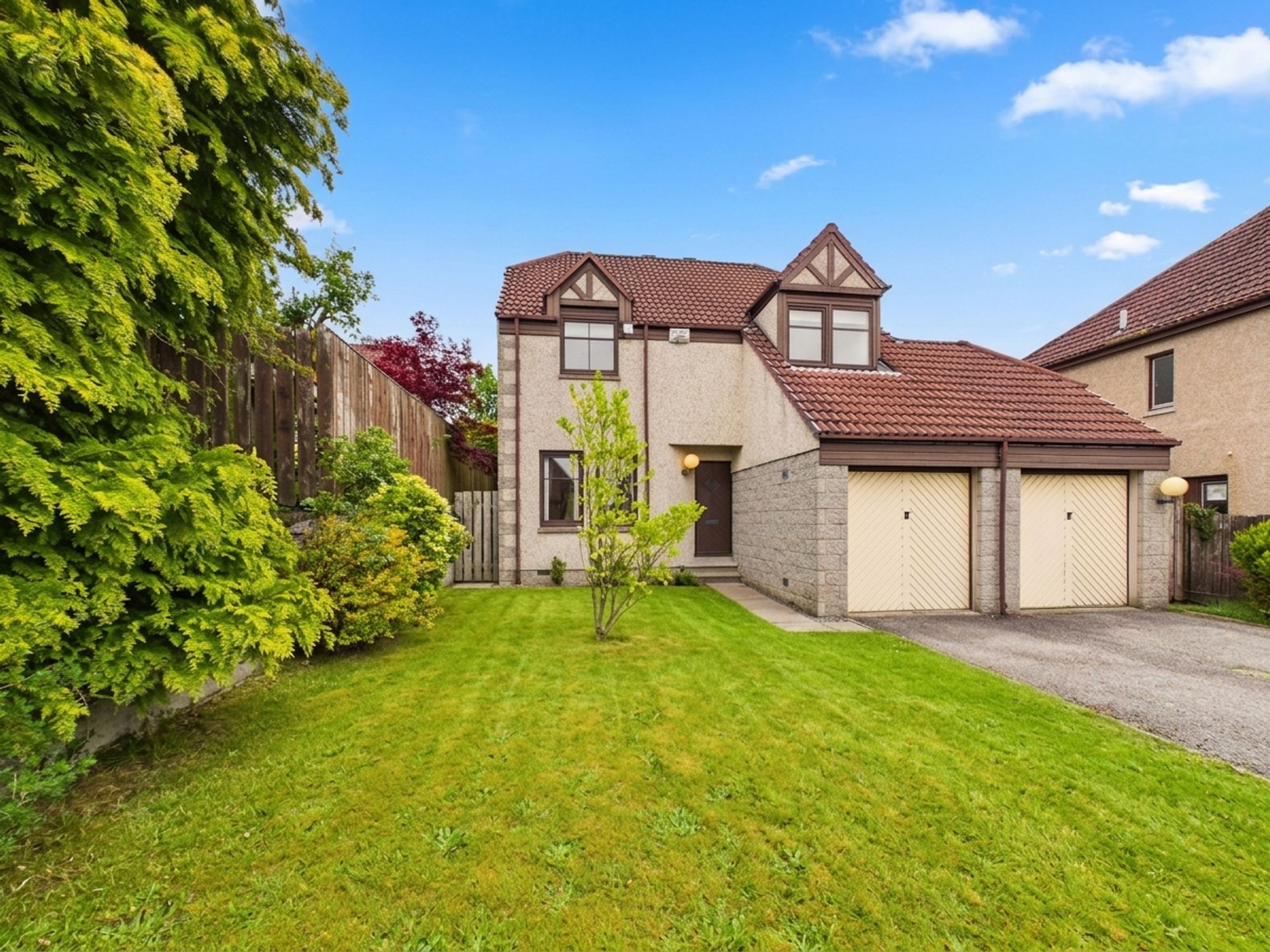4 bed detached house for sale
