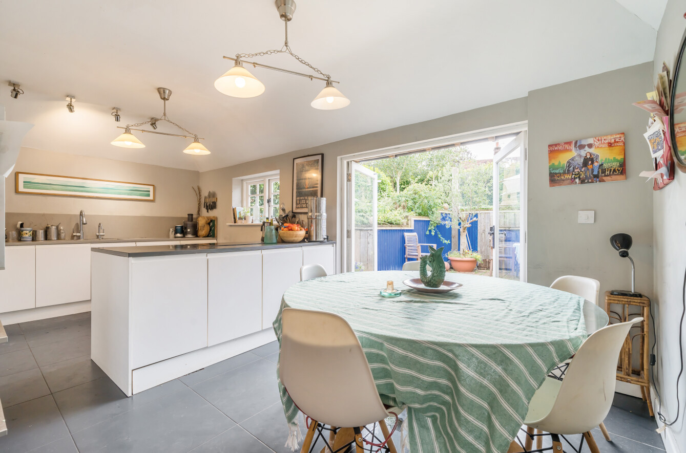 5 bedroom semi-detached house for sale 0