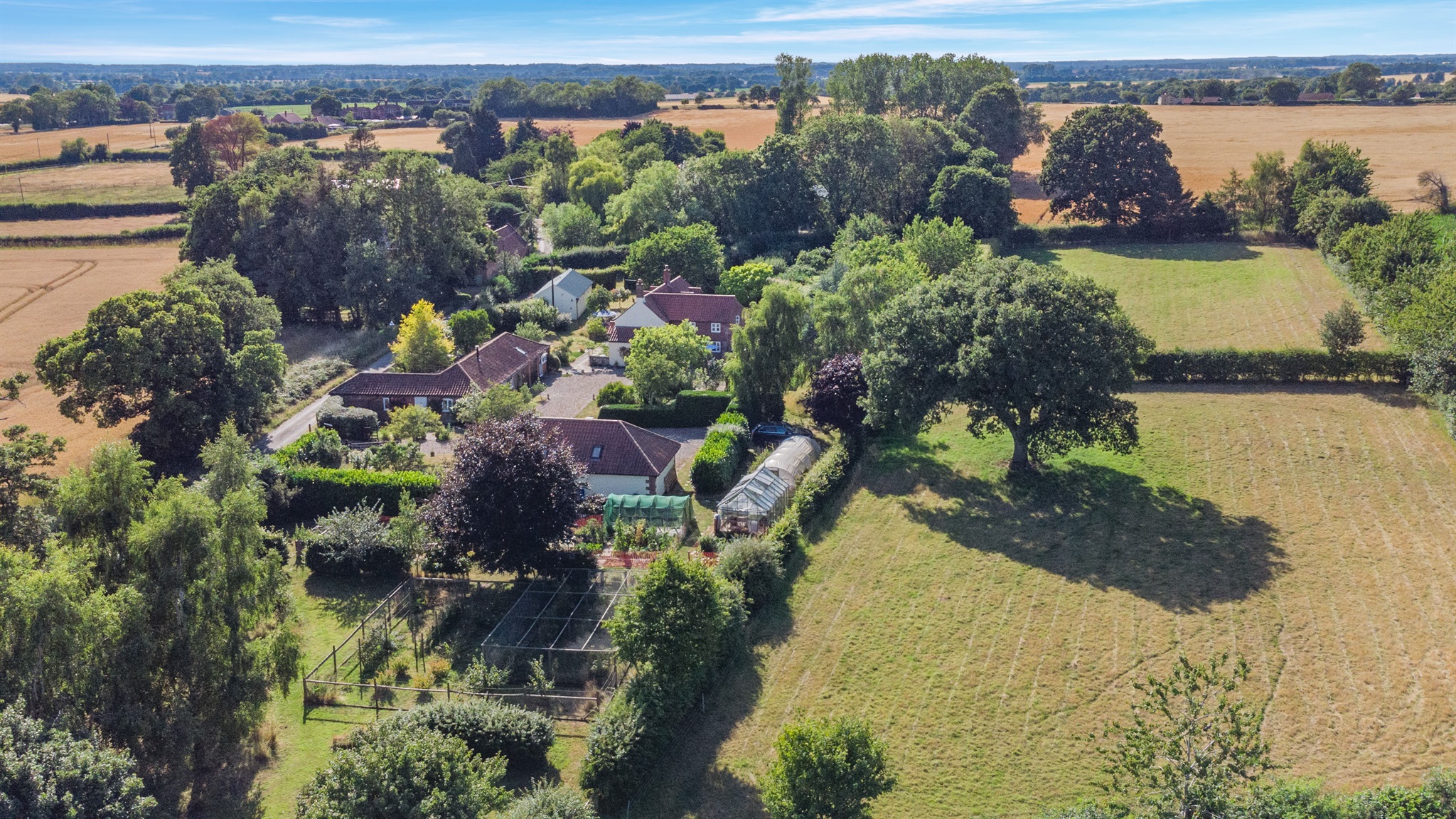 6 bedroom detached house for sale 0