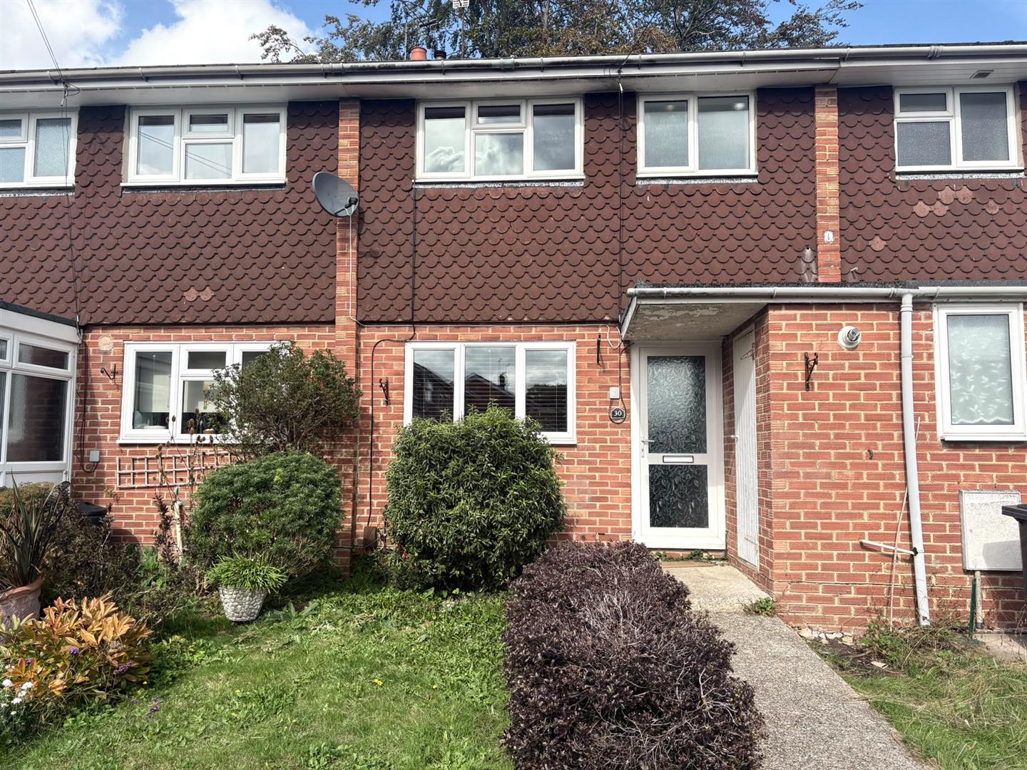 30, Torberry Drive, Petersfield photo 2