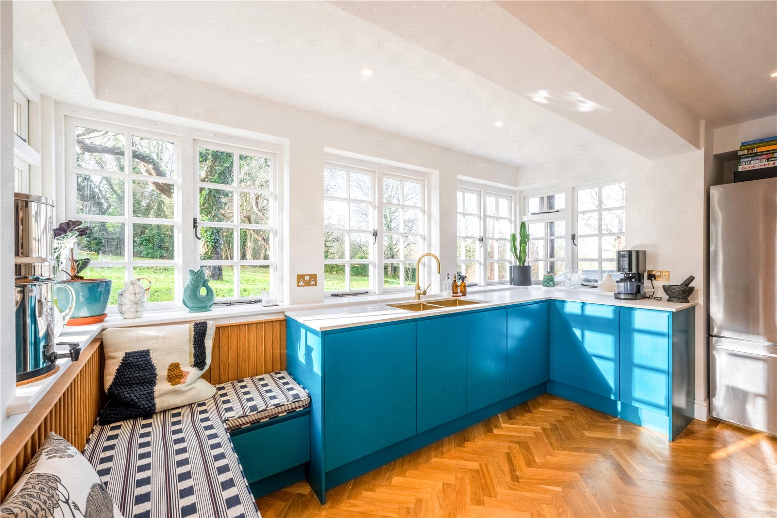 6 bedroom detached house for sale 0