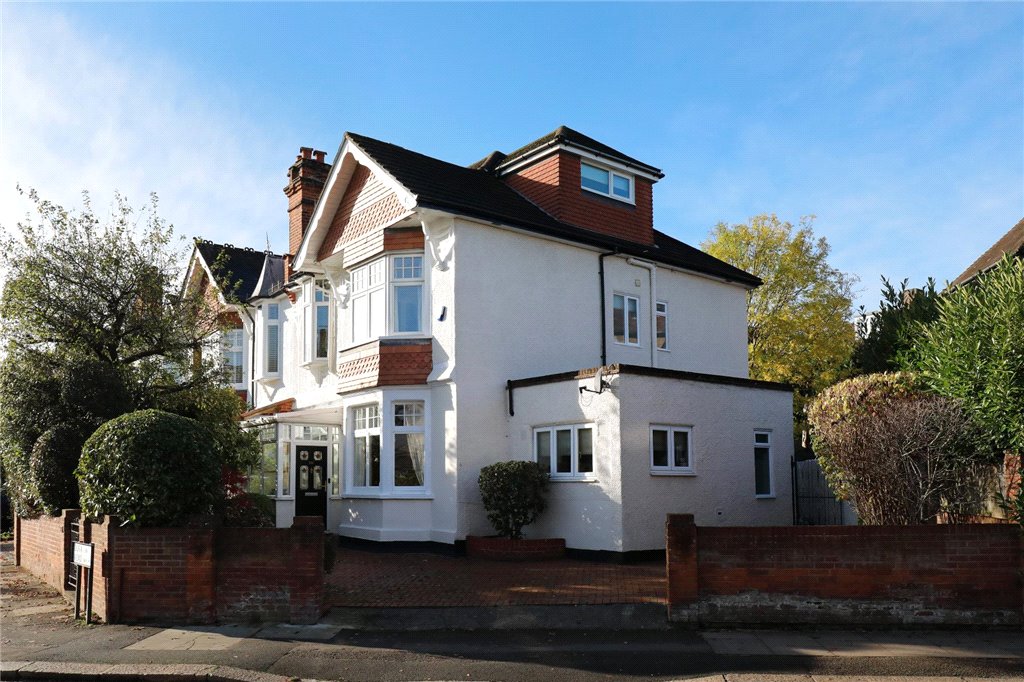 5 bedroom detached house for sale
