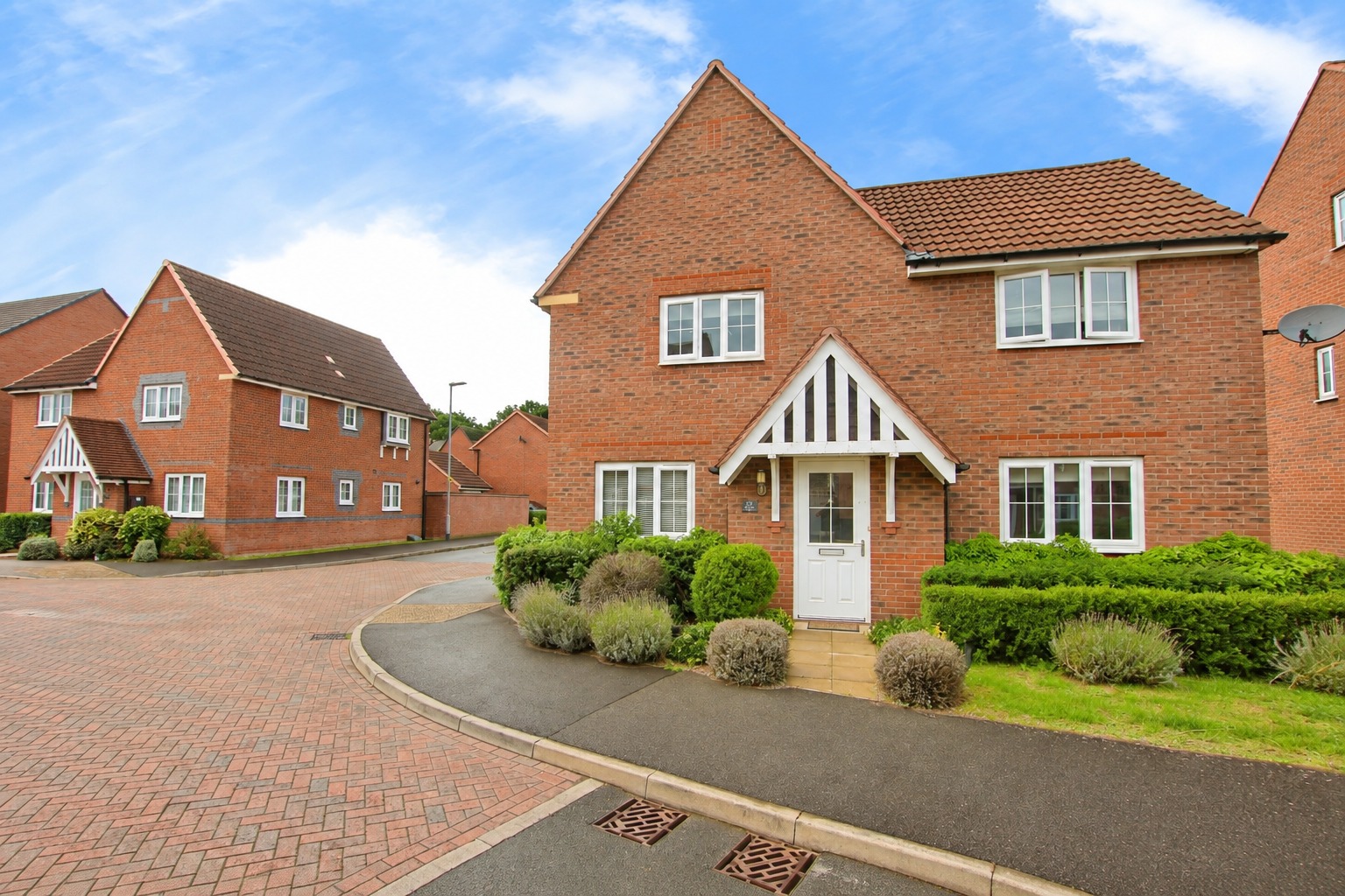 4 bed detached house for sale