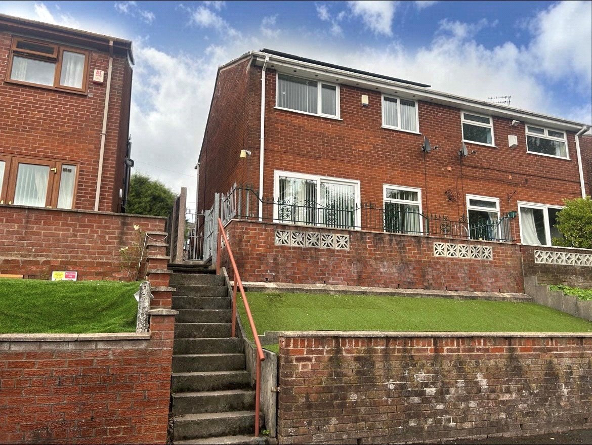 3-bed house on 25, Glen Road, Oldham, £200,000