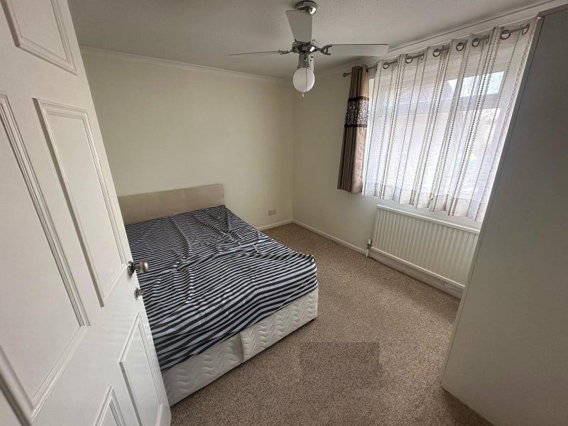 9, Palmers Close, Maidenhead photo 5
