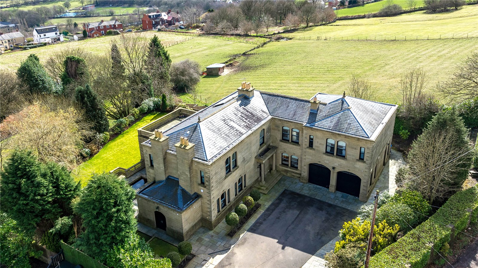 6 bedroom detached house for sale 0