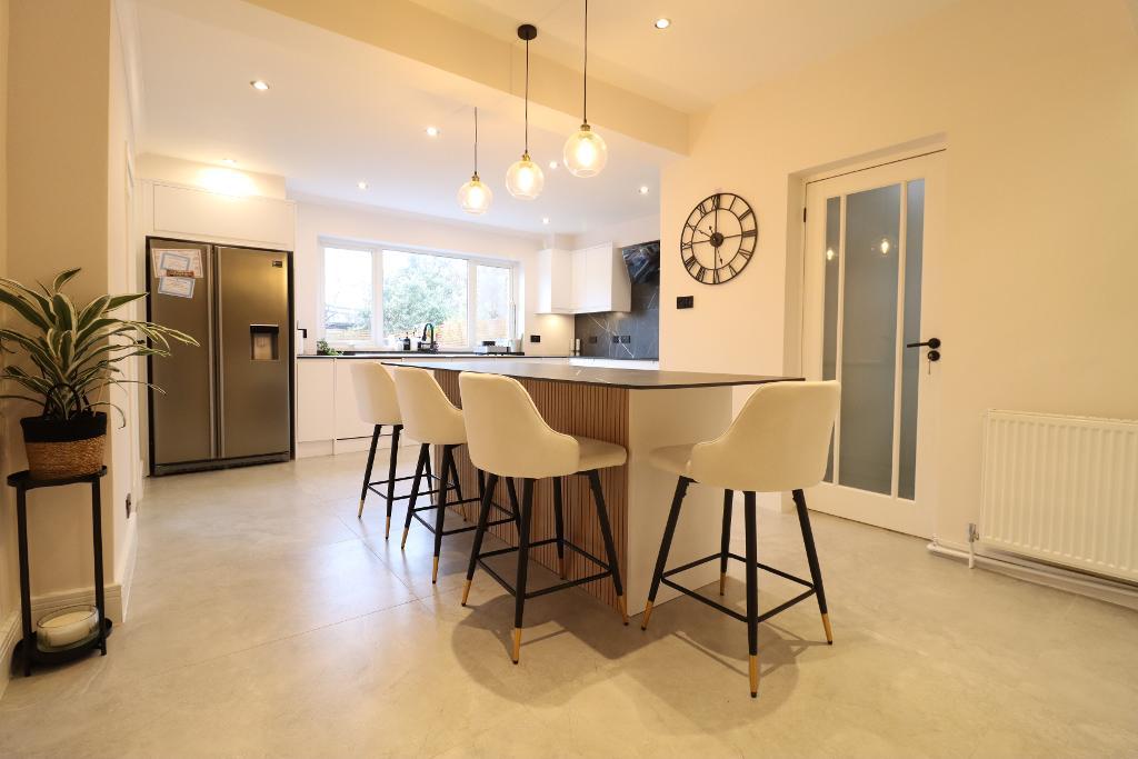 5 bedroom link-detached house for sale 0