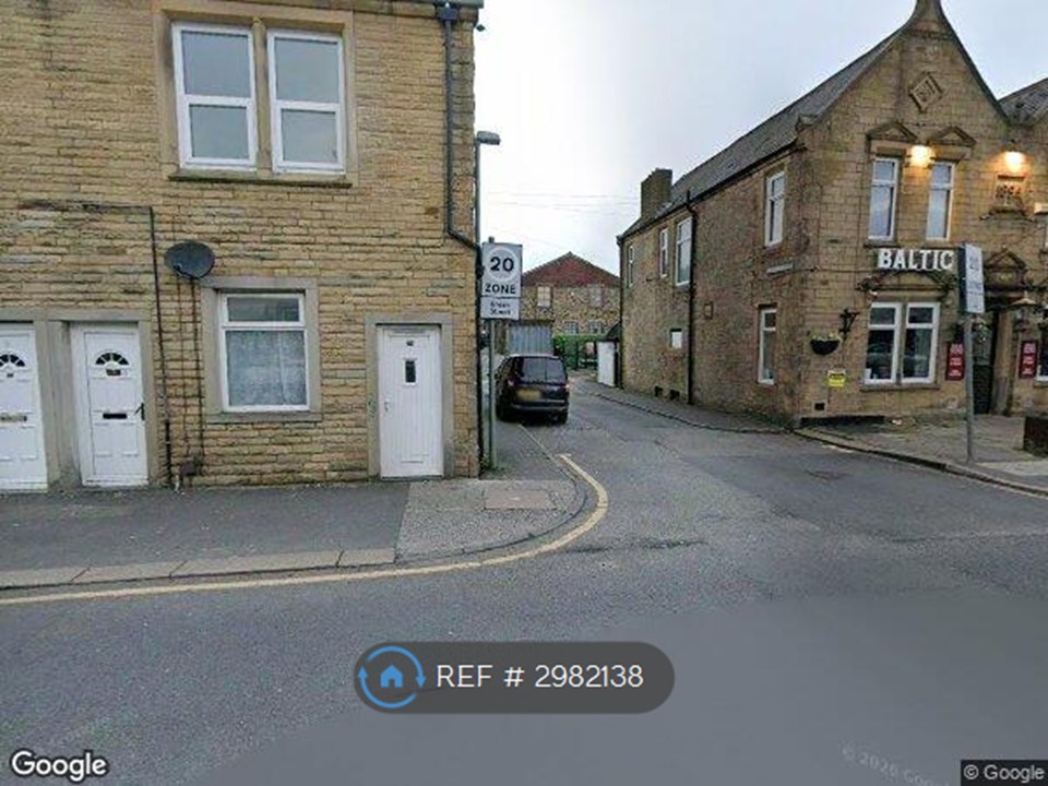 A Briercliffe Road, Burnley photo 2