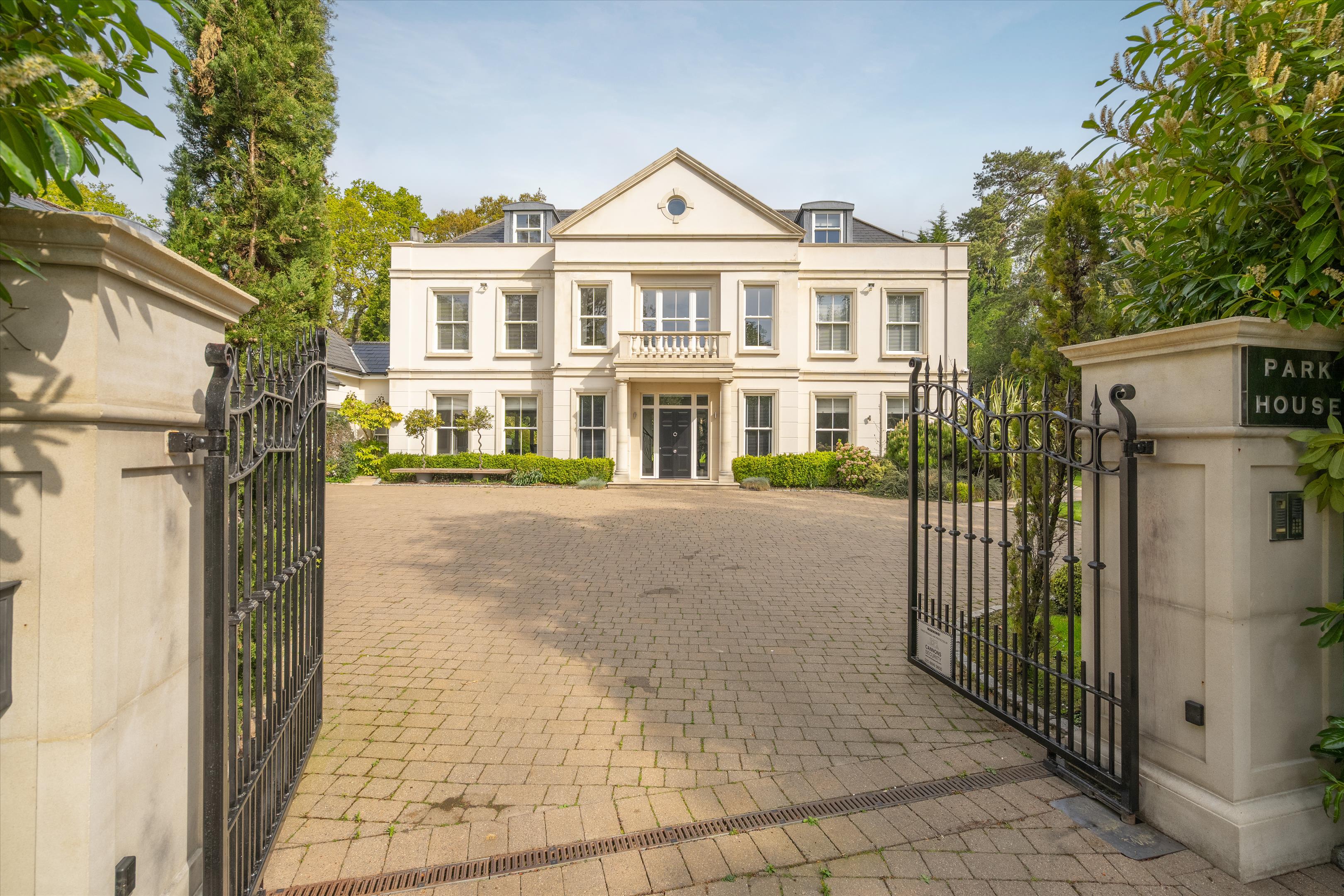6 bedroom detached house for sale 0