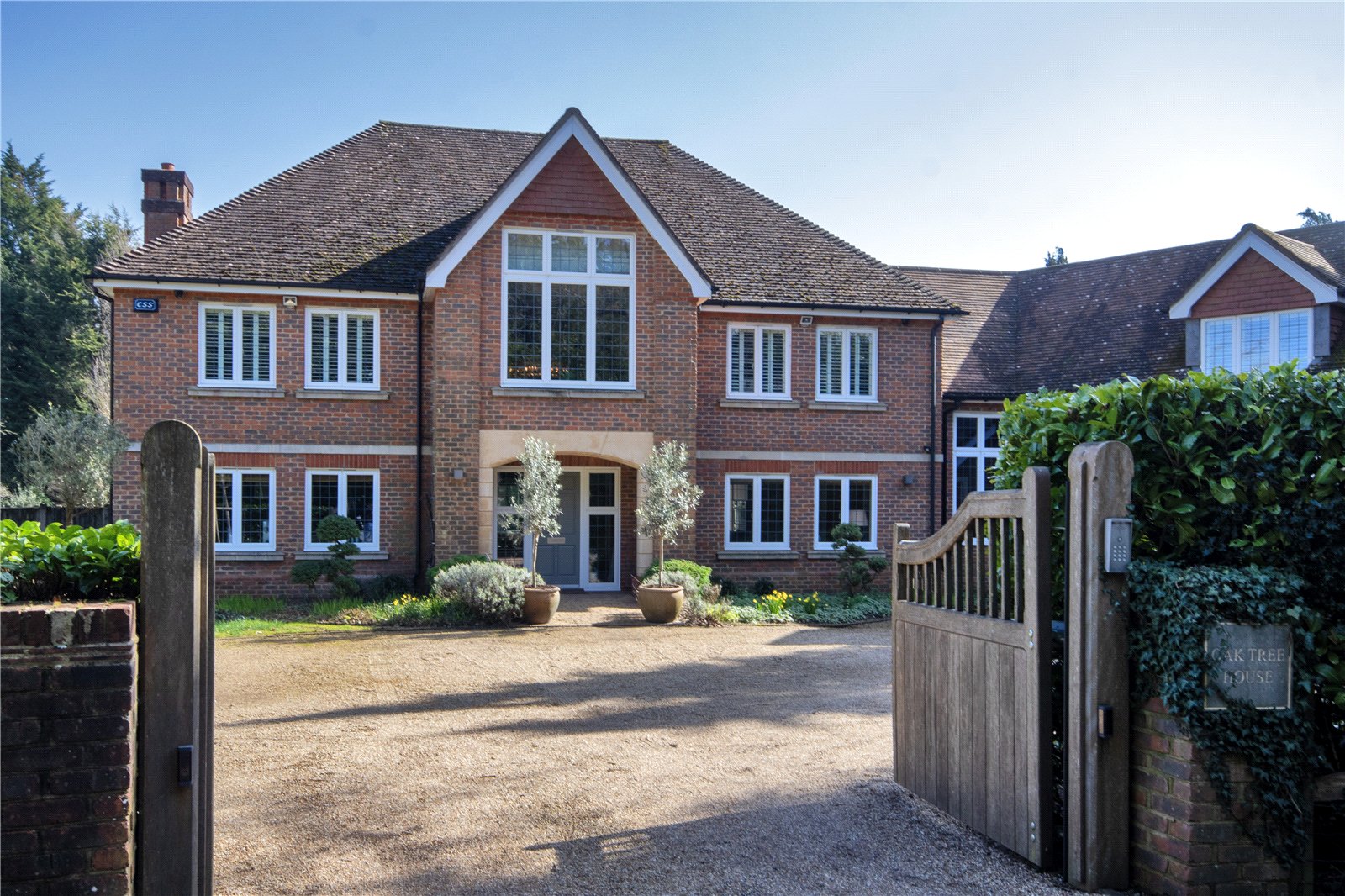 5 bedroom detached house for sale 0