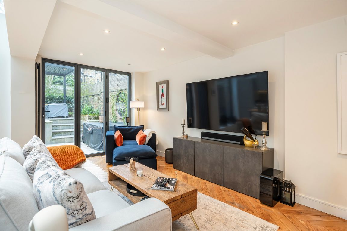 2 bedroom flat for sale 0