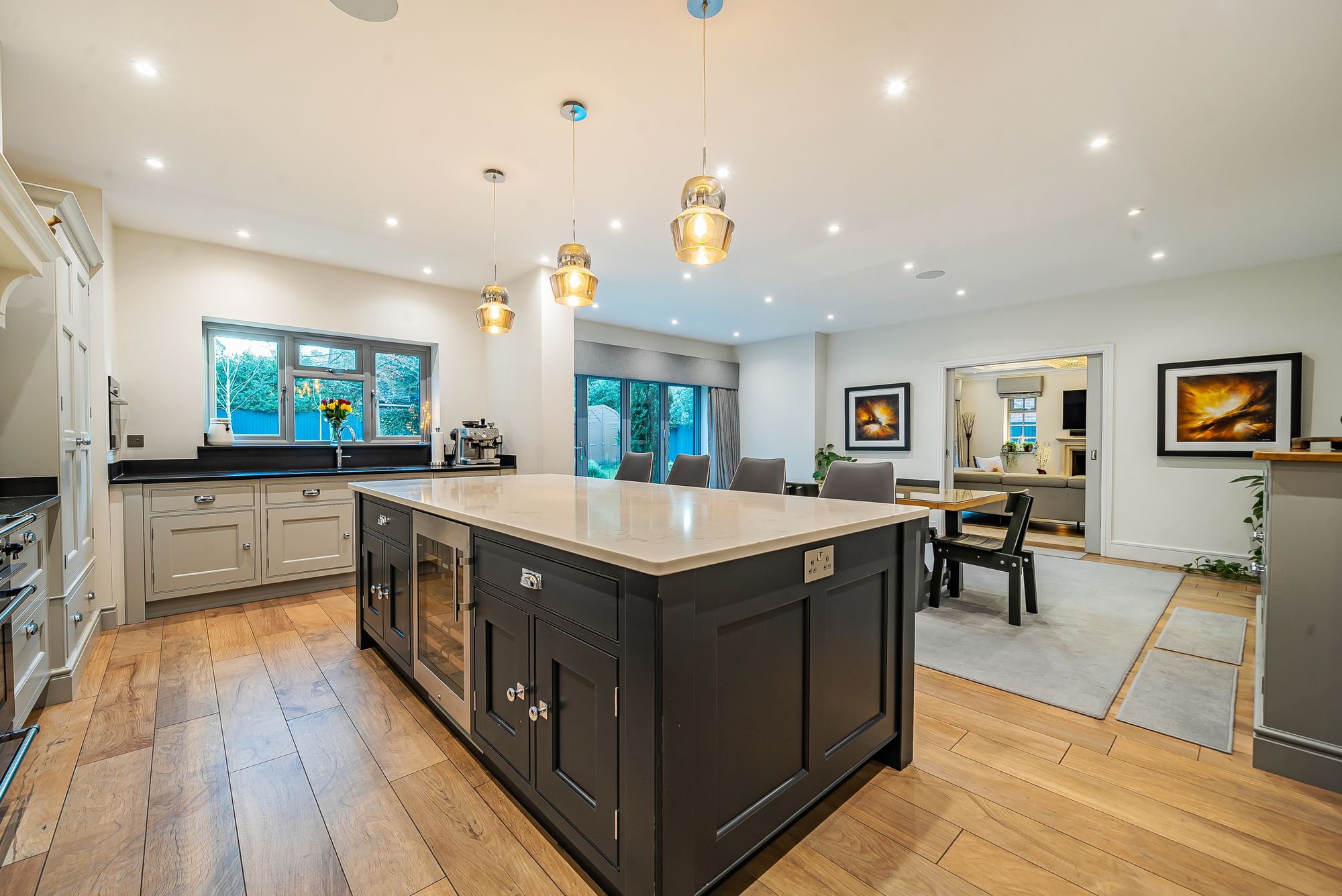 6 bedroom detached house for sale 0