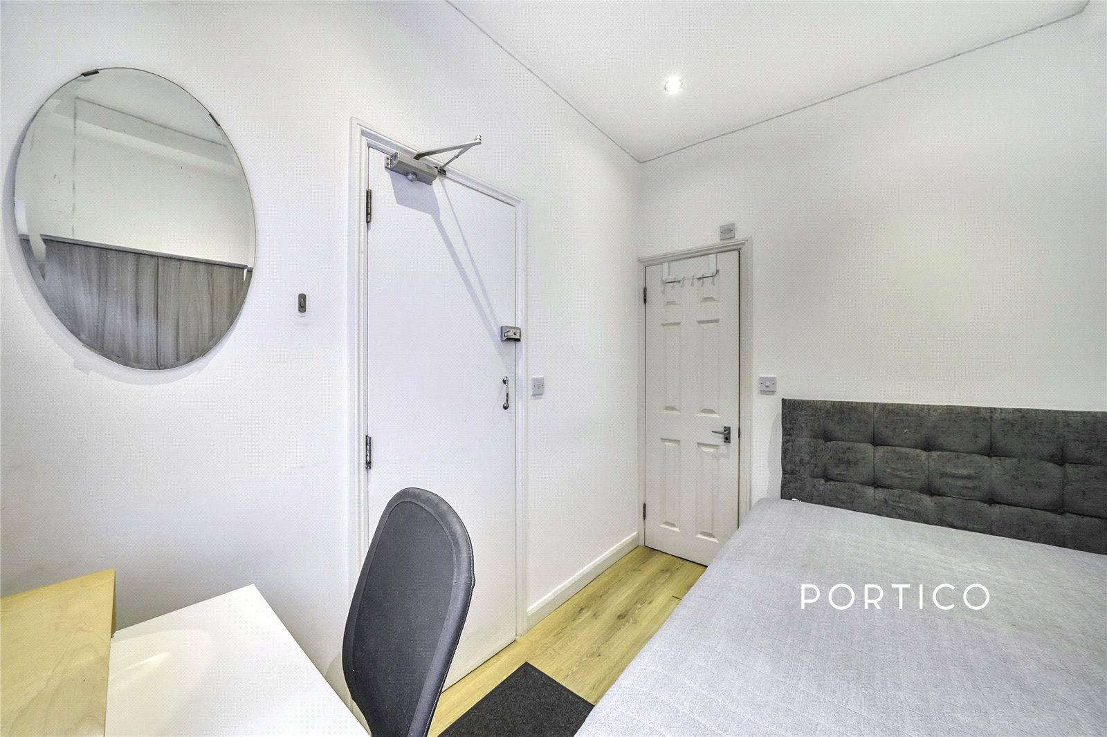 Room Q, 11, Charleville Road, London photo 5