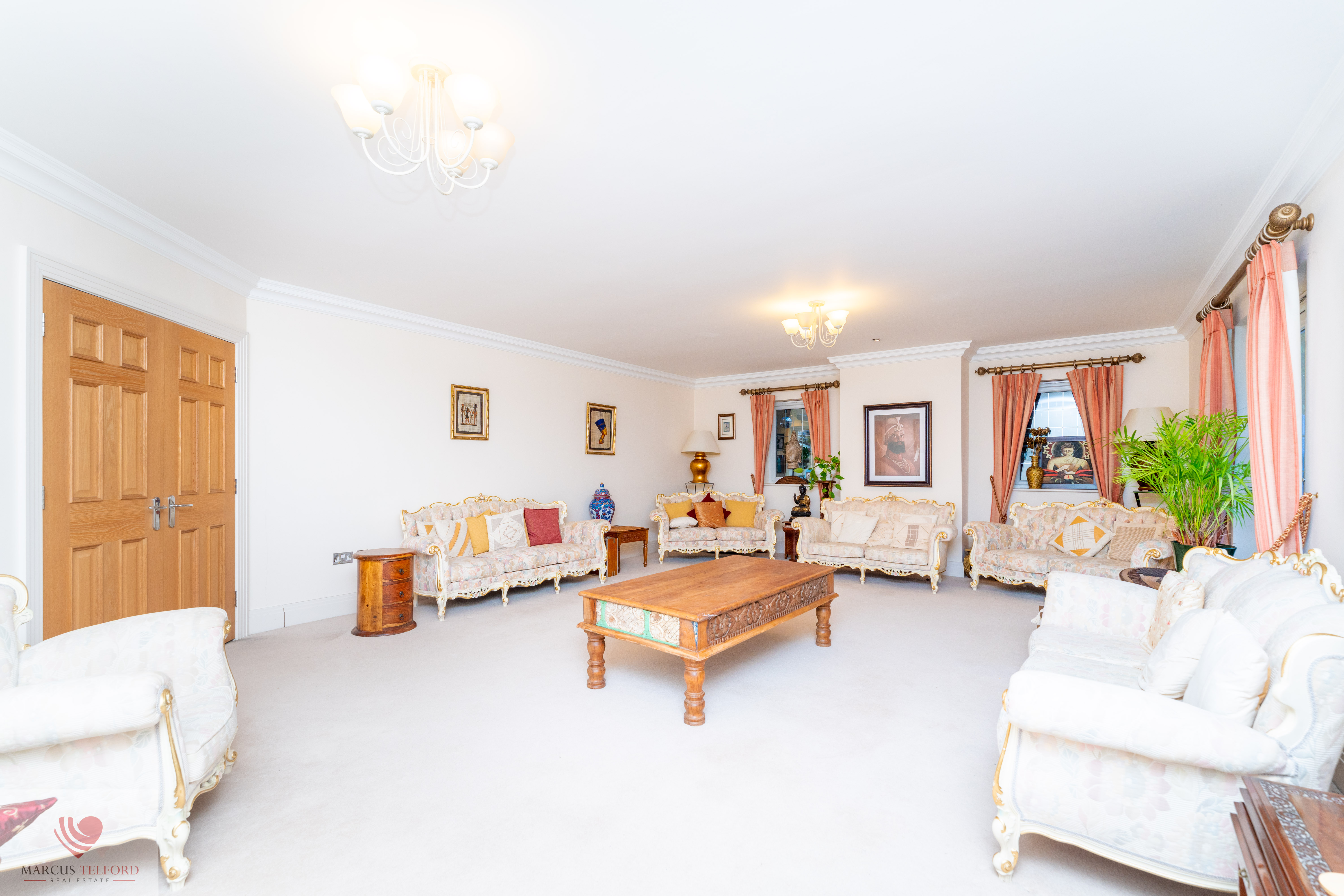 6 bedroom detached house for sale 0