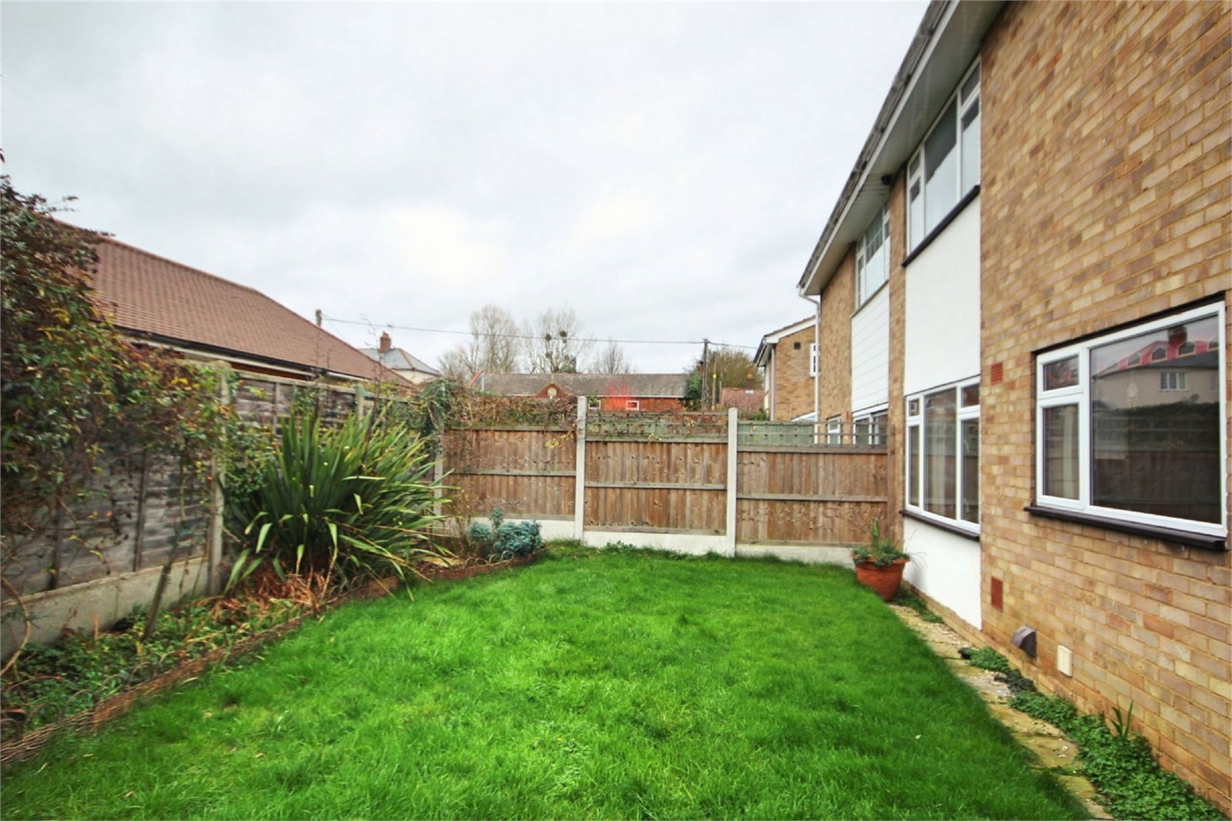 3 Bedrooms Semi-detached house for sale in Sorrell Close, Little Waltham, Chelmsford, Essex CM3