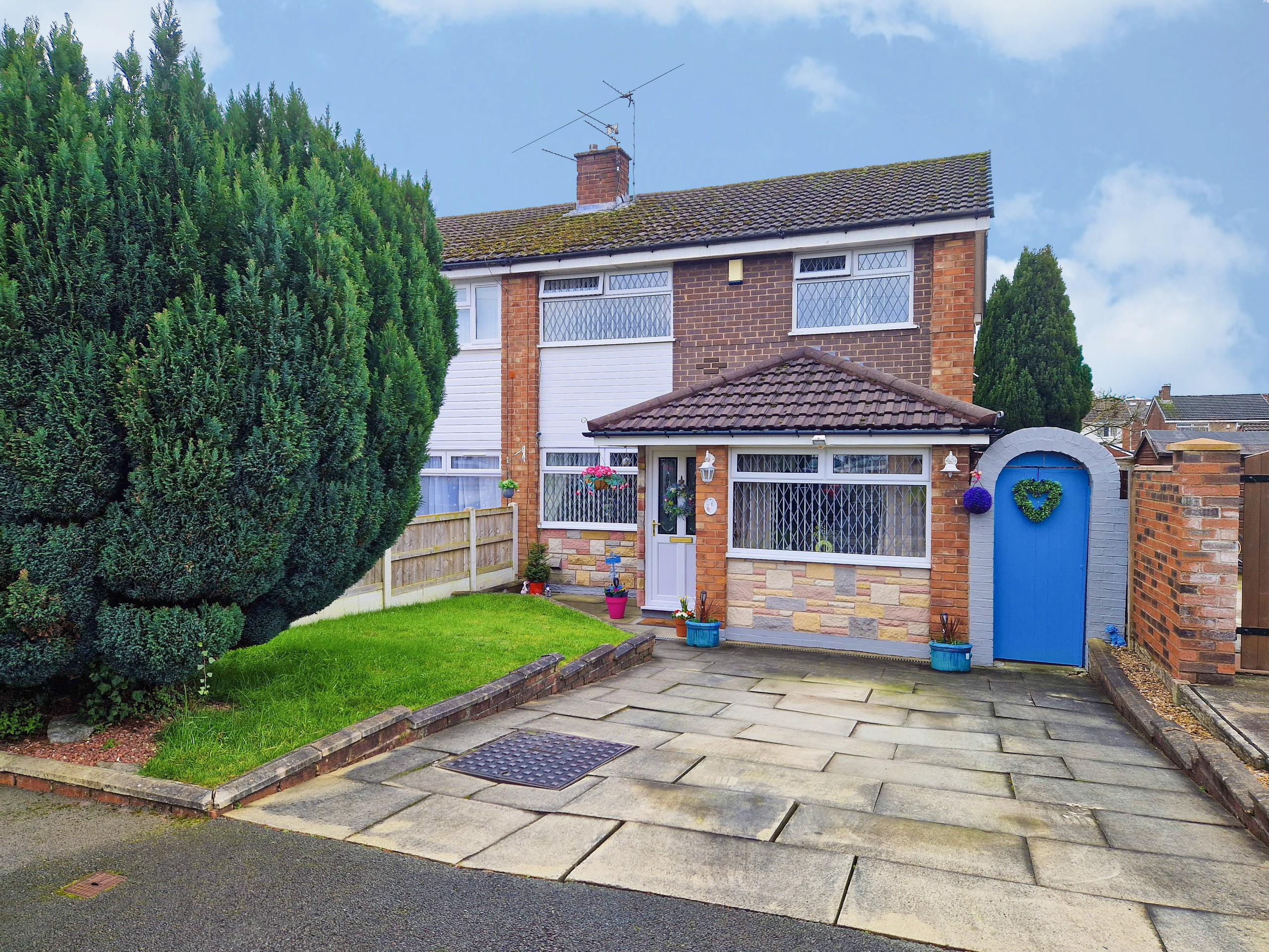 6 Ringley Avenue, Warrington photo 2