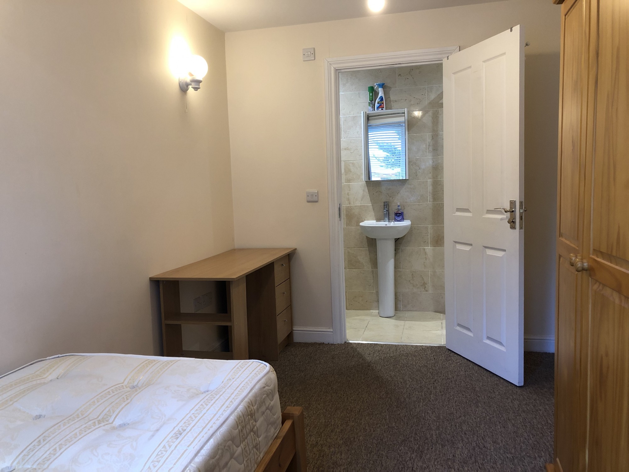 Room 1: 5,, Moore Close, Cambridge photo 5