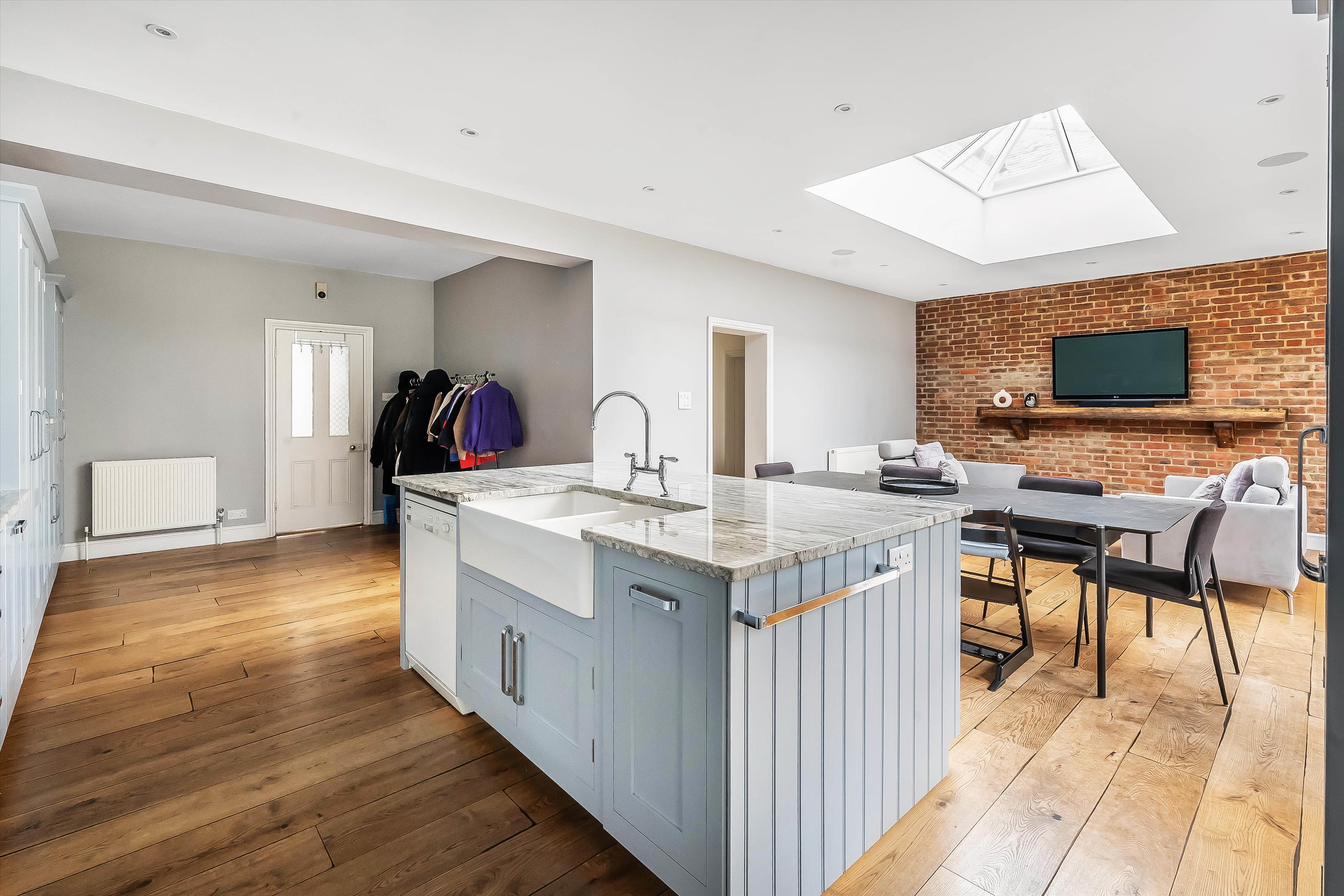 4 bedroom semi-detached house for sale 0