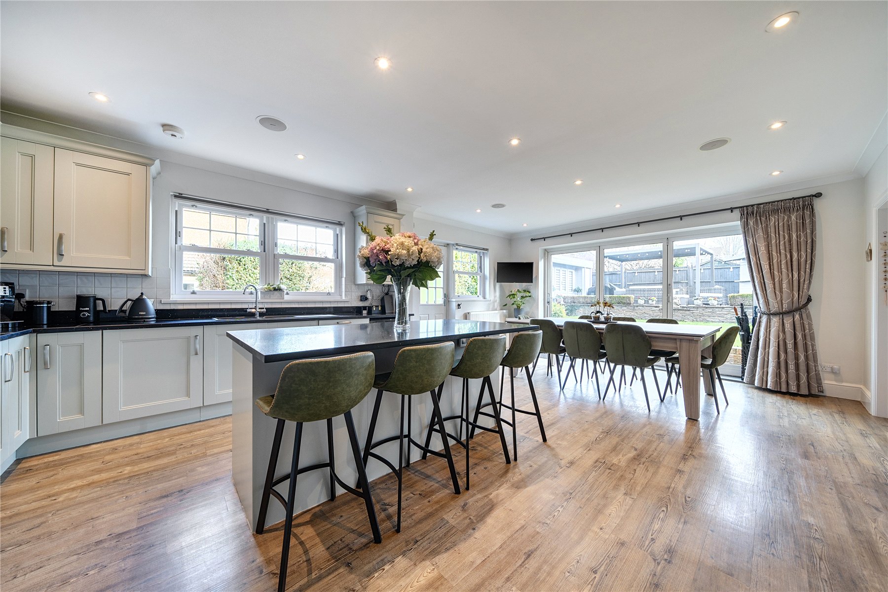 5 bedroom detached house for sale 0