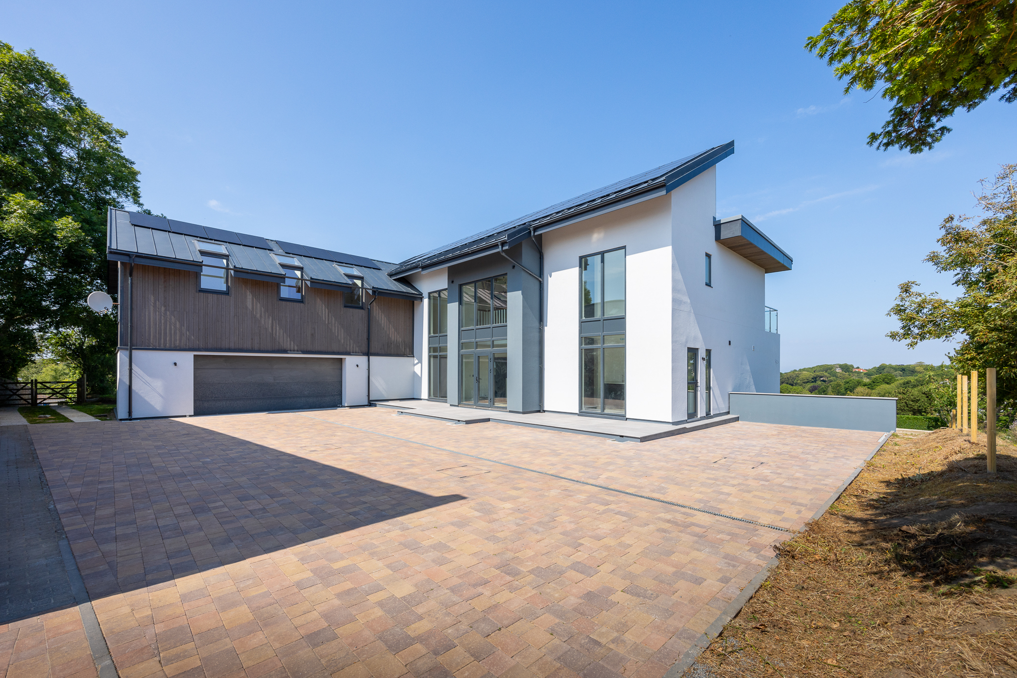 6 bedroom detached house for sale 0