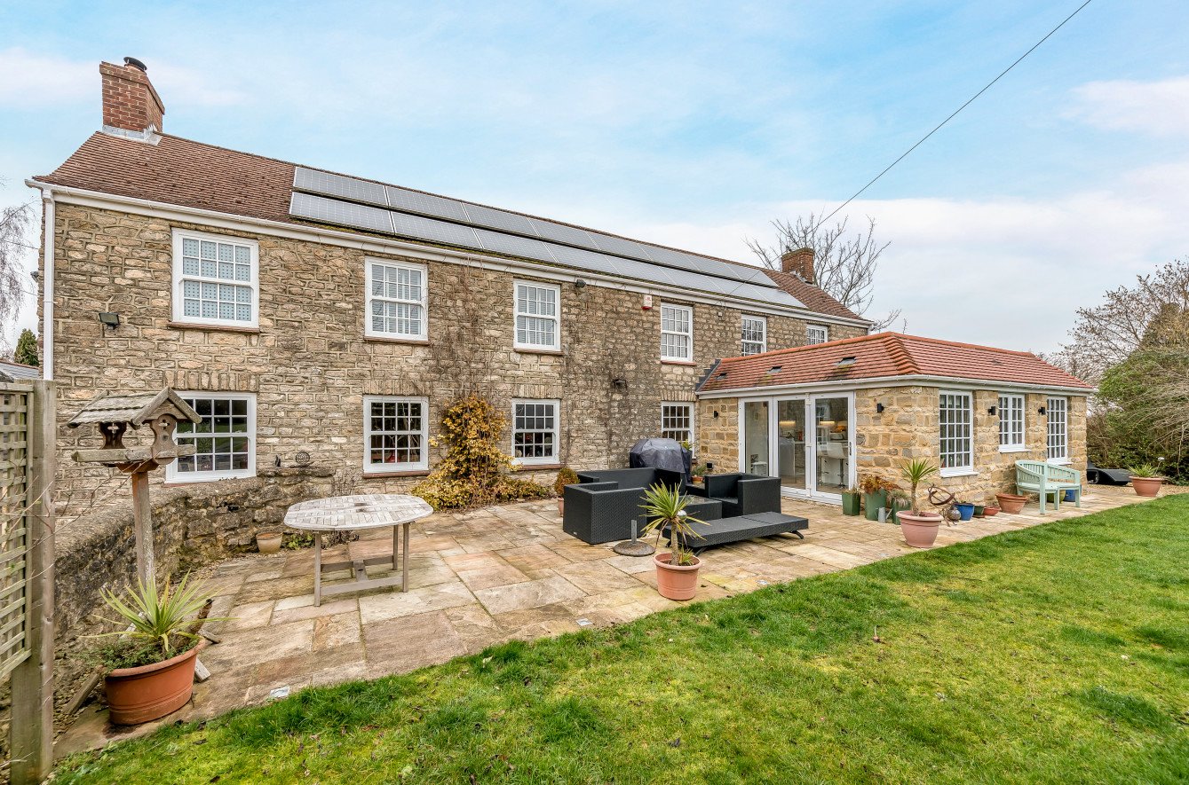 7 bedroom farmhouse for sale in The Fox, Purton, Swindon SN5