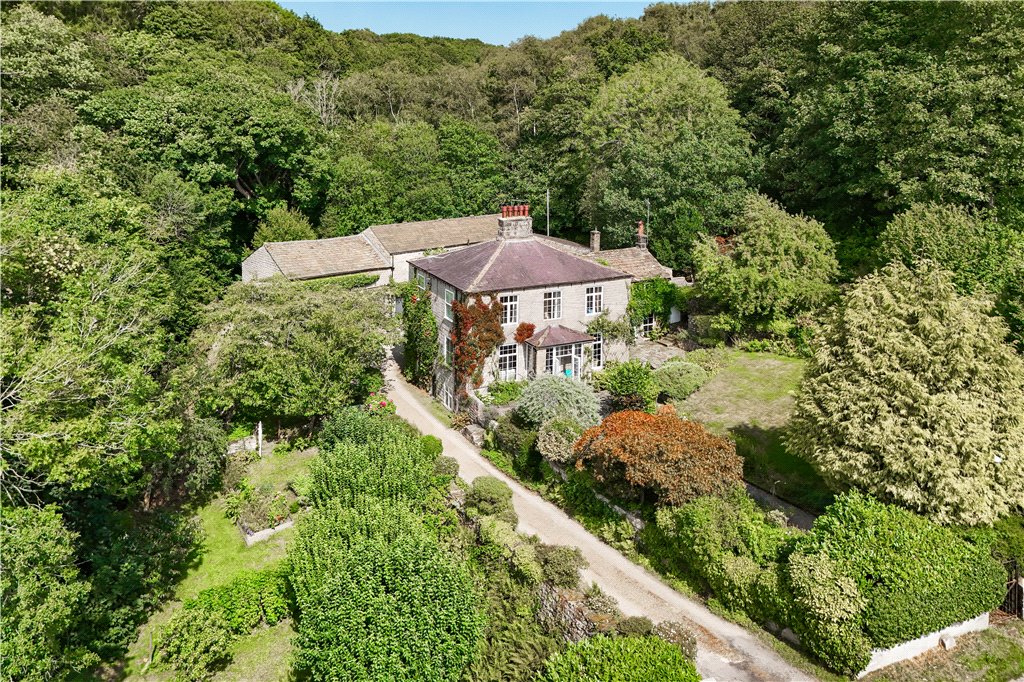 6 bedroom detached house for sale