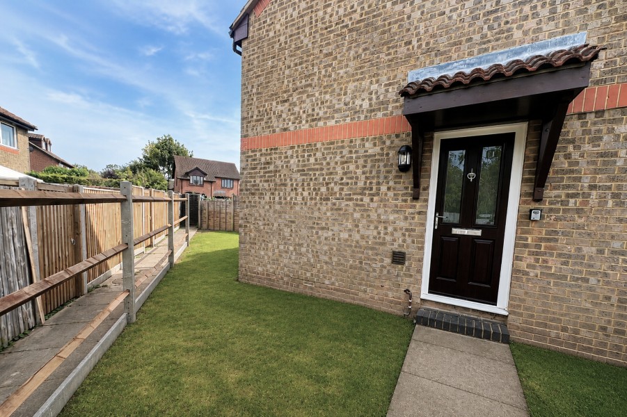 7, Colburn Crescent, Guildford photo 4