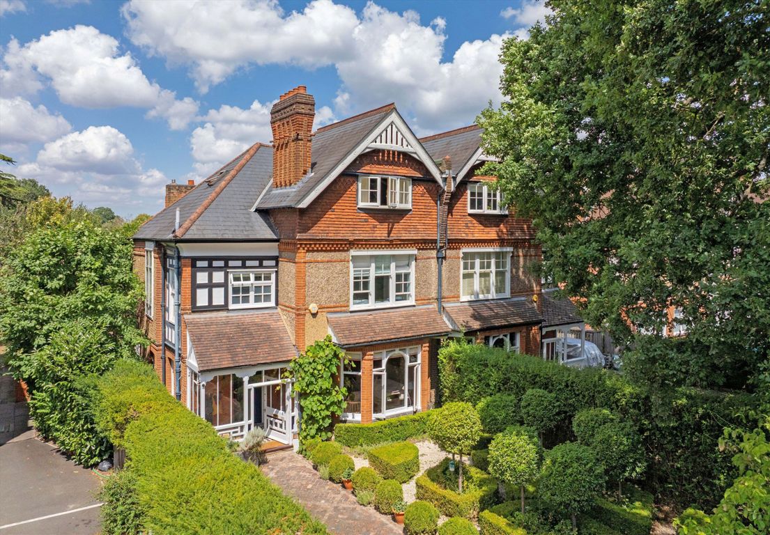 4 bedroom semi-detached house for sale 0