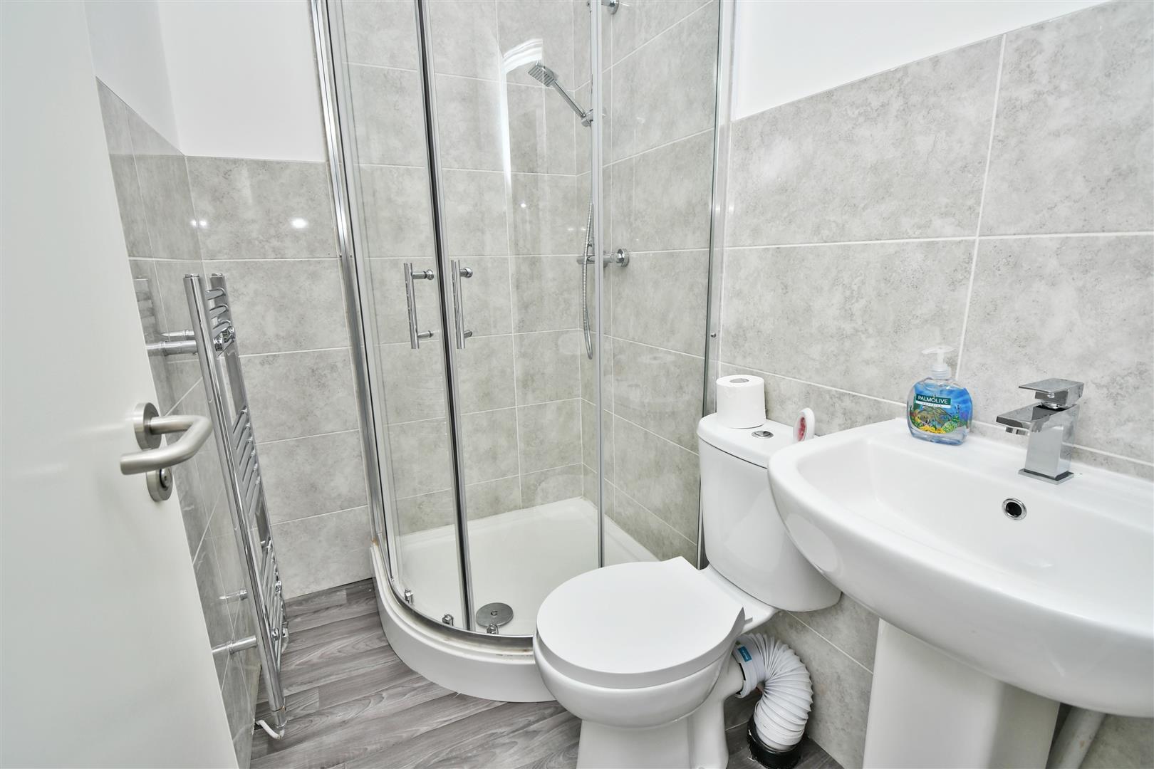 Room 2, 37, Albert Street, Burnley photo 4