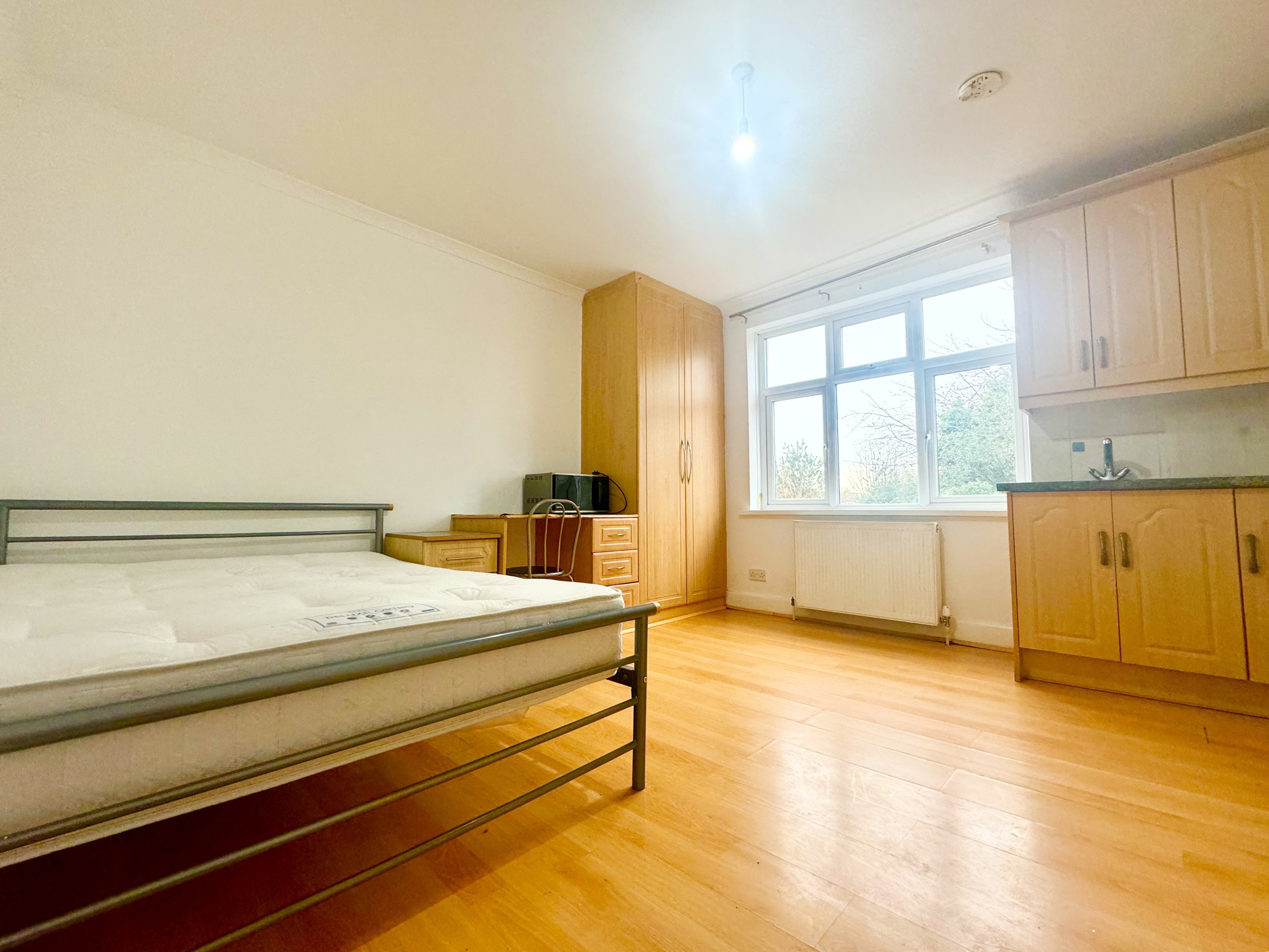 ROOM 3, 131, Bulstrode Avenue, Hounslow photo 5