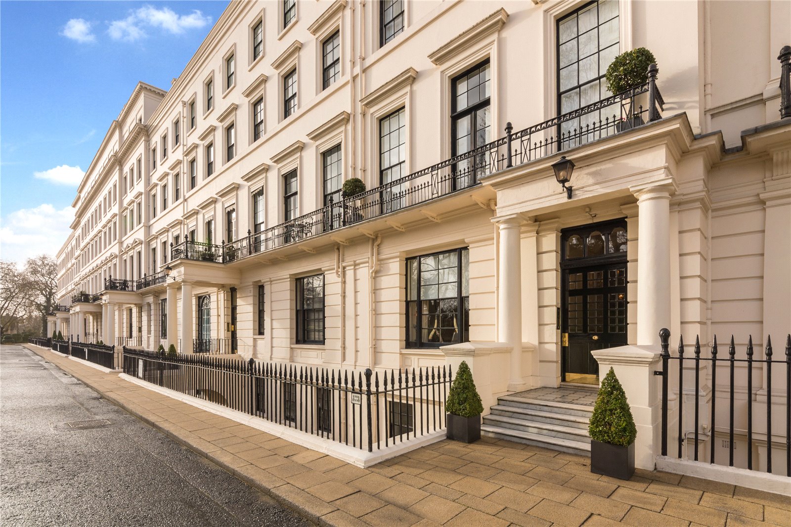 3 bedroom flat for sale in Hyde Park Gardens, Hyde Park, London W2