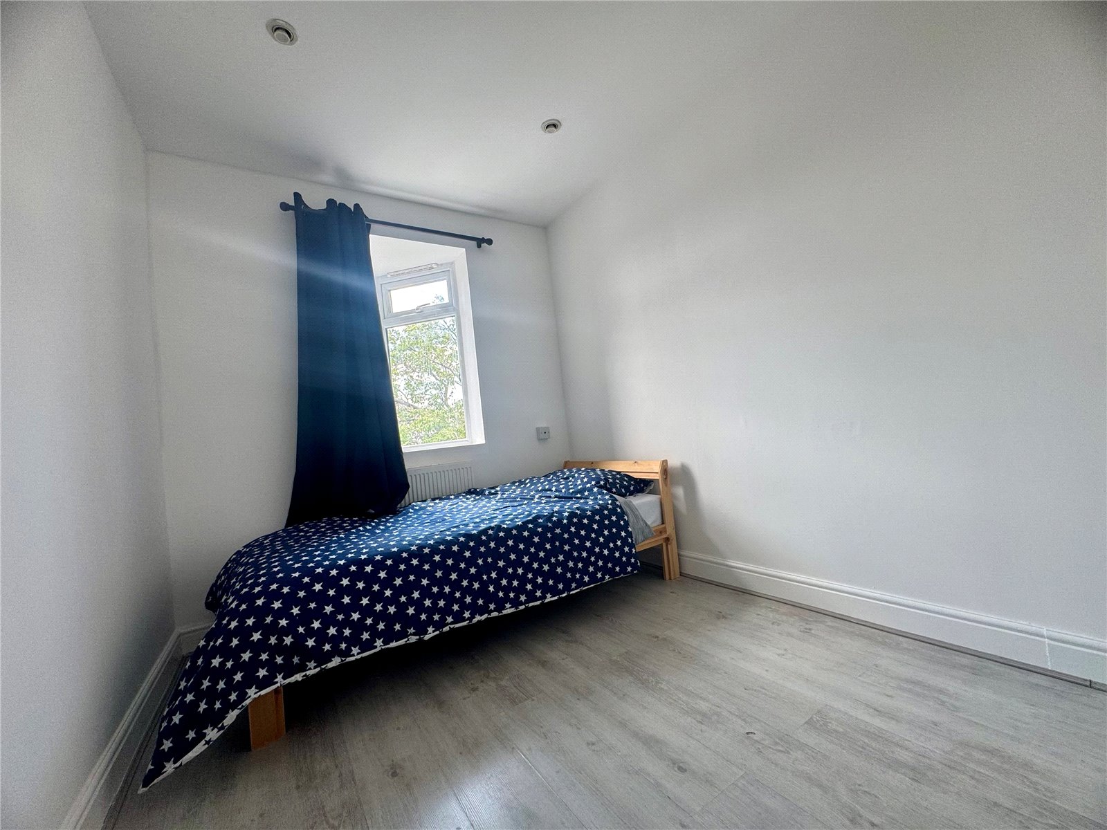 Room 1, 1, Wydell Close, Morden photo 2