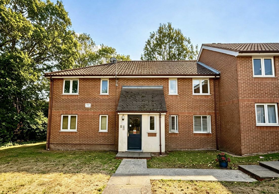 28, Greenside Close, London photo 5