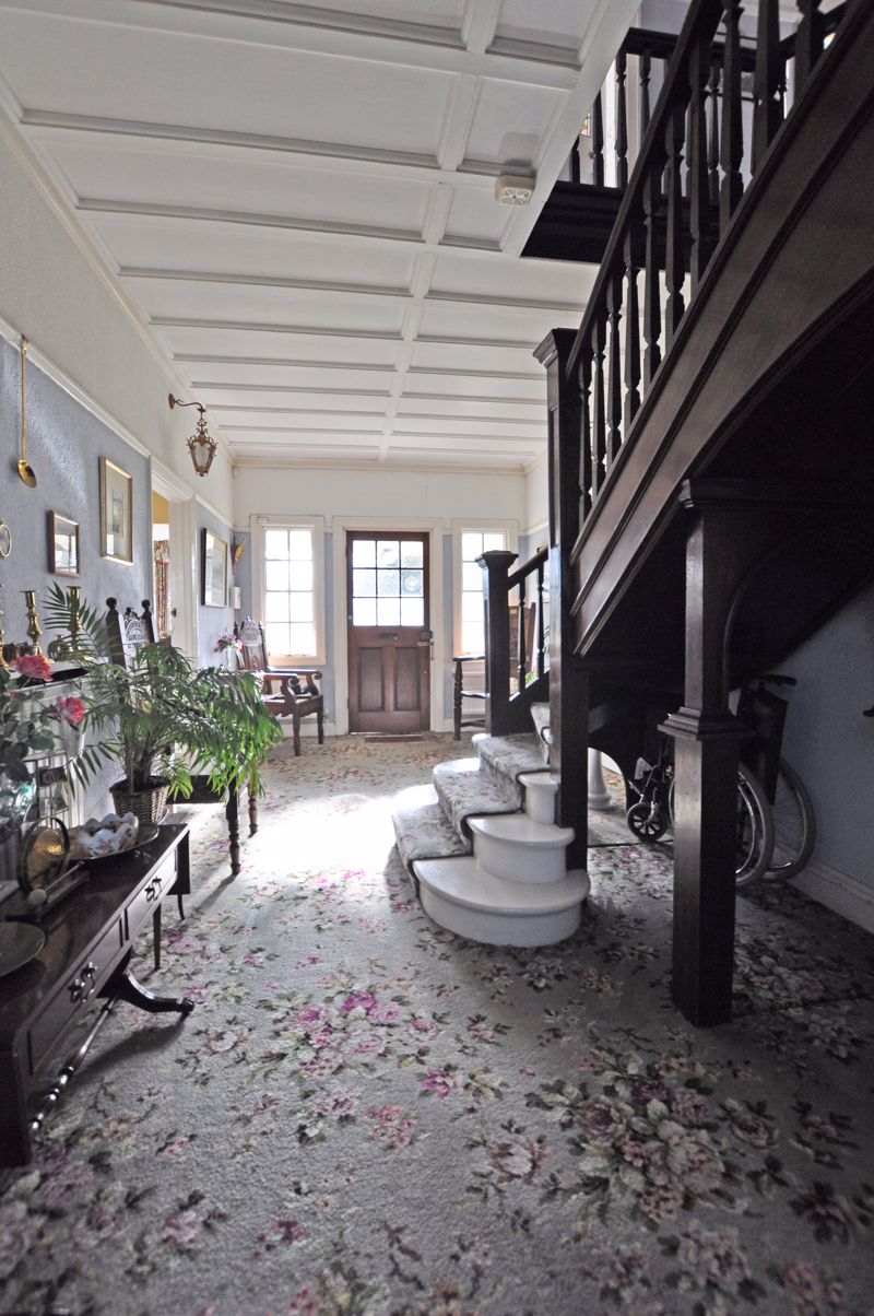 Photos of Beautiful Family House, Ridgeway, Newport NP20 61725786