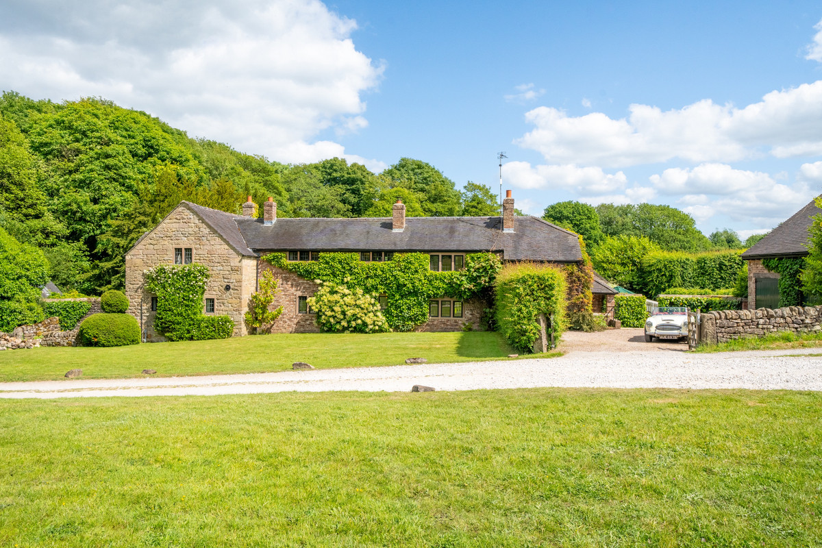 4 bedroom detached house for sale 0
