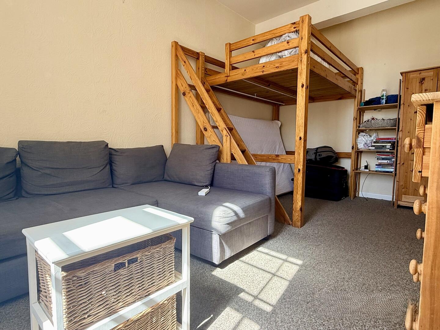 Room 2, 9A St. Thomas' Square, Newport photo 5