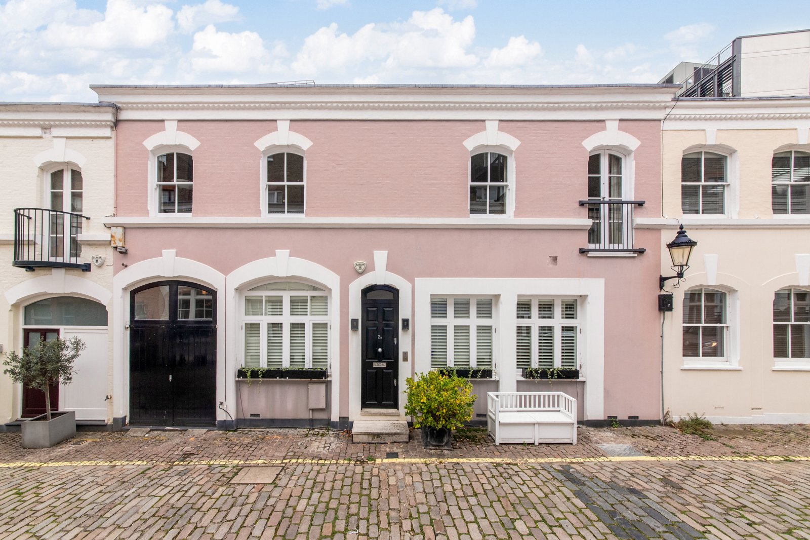 4 bedroom terraced house for sale in London