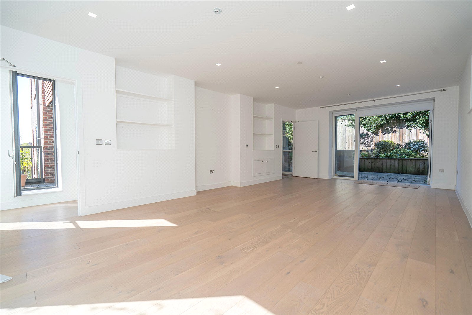 5 bedroom detached house for sale 0