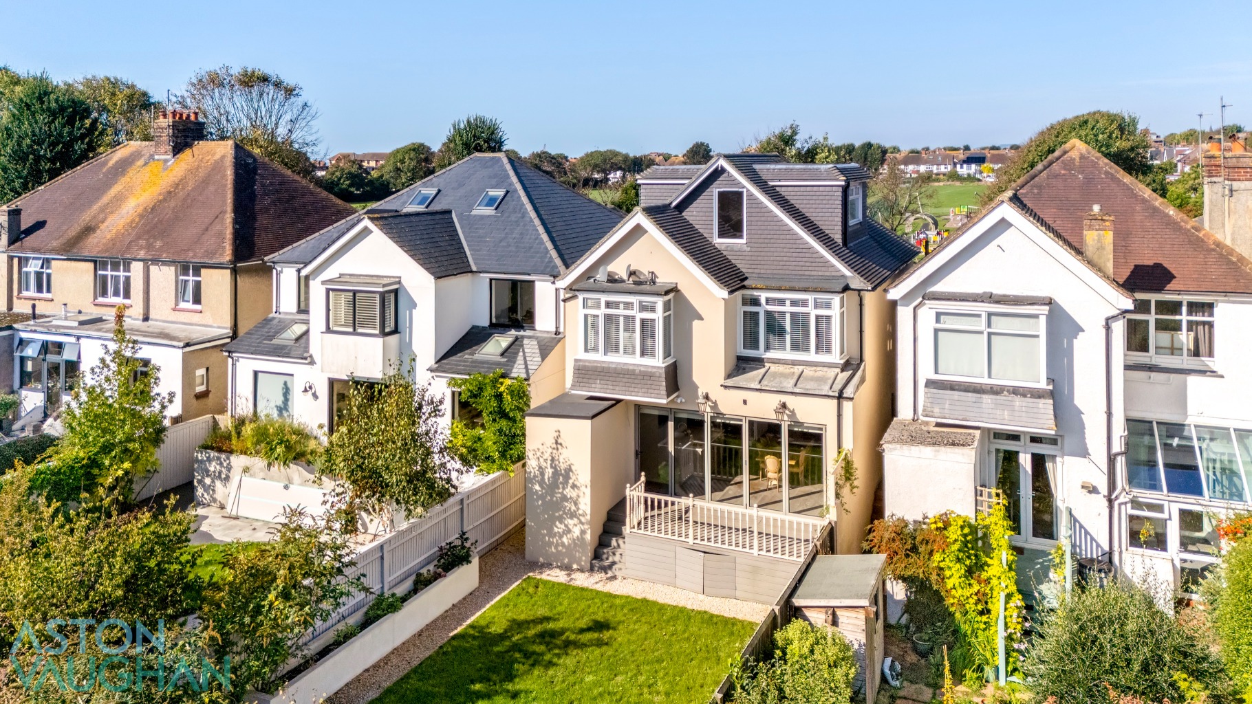 8 bedroom terraced house for sale