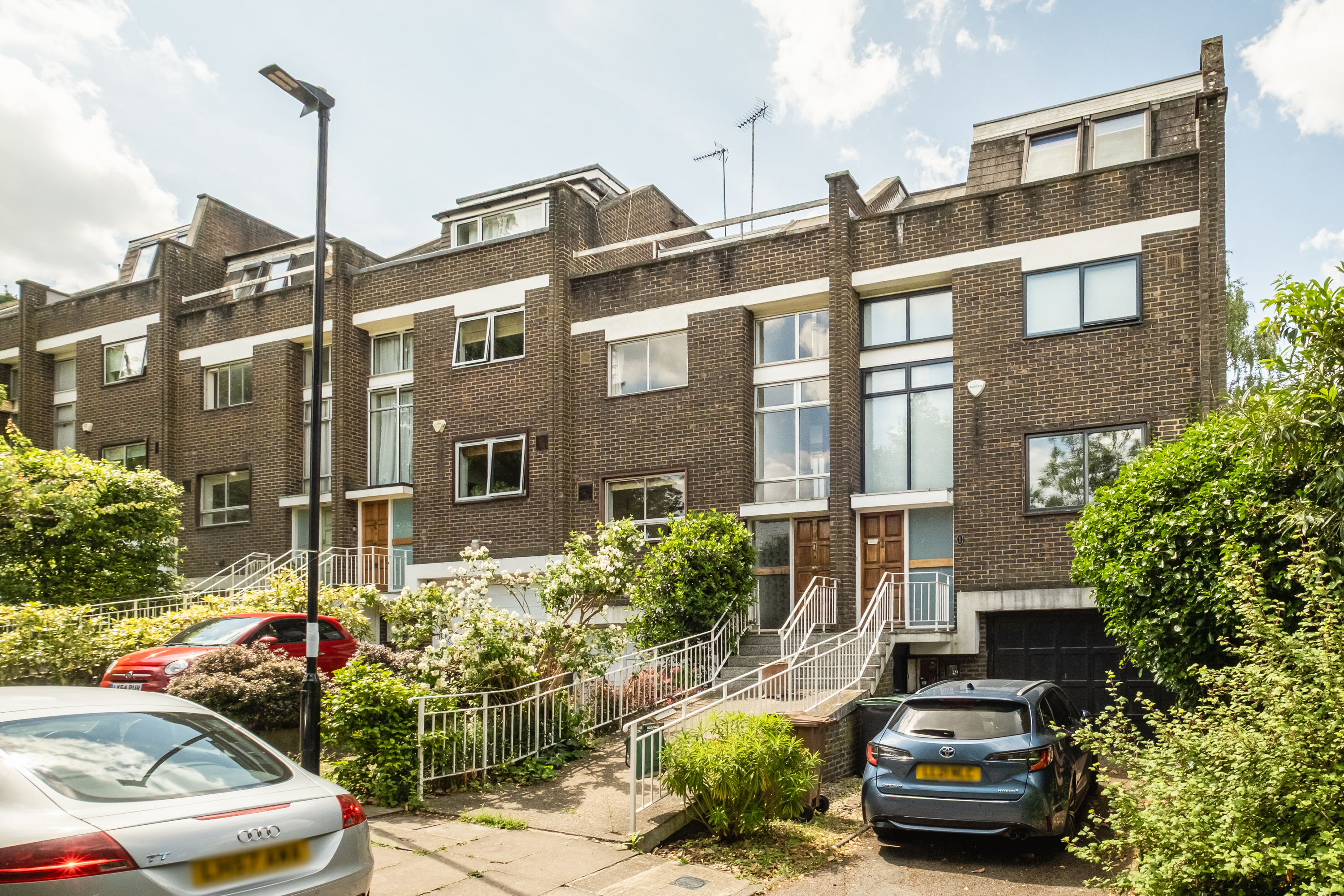6 bedroom detached house for sale