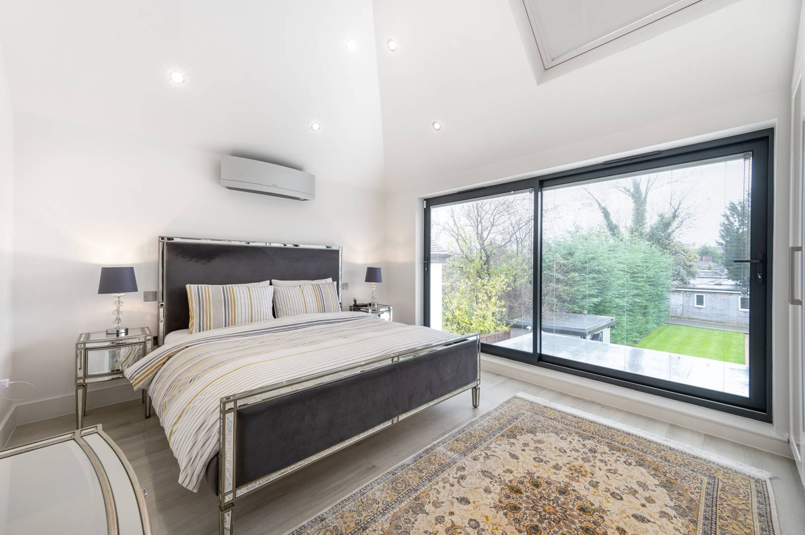 4 bedroom semi-detached house for sale 0