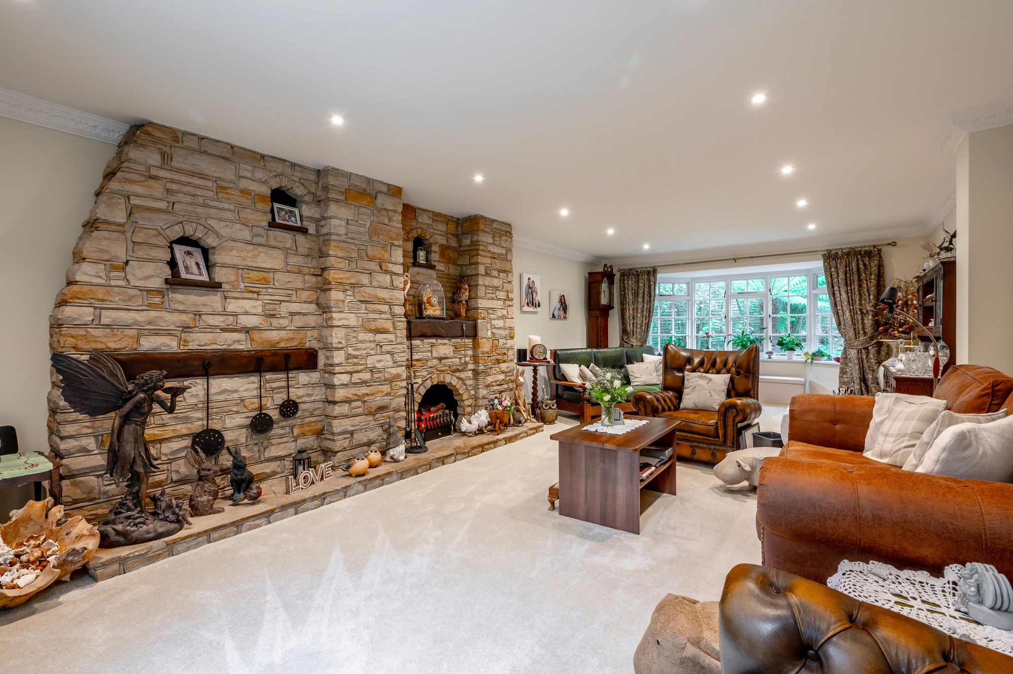 5 bedroom detached house for sale 0