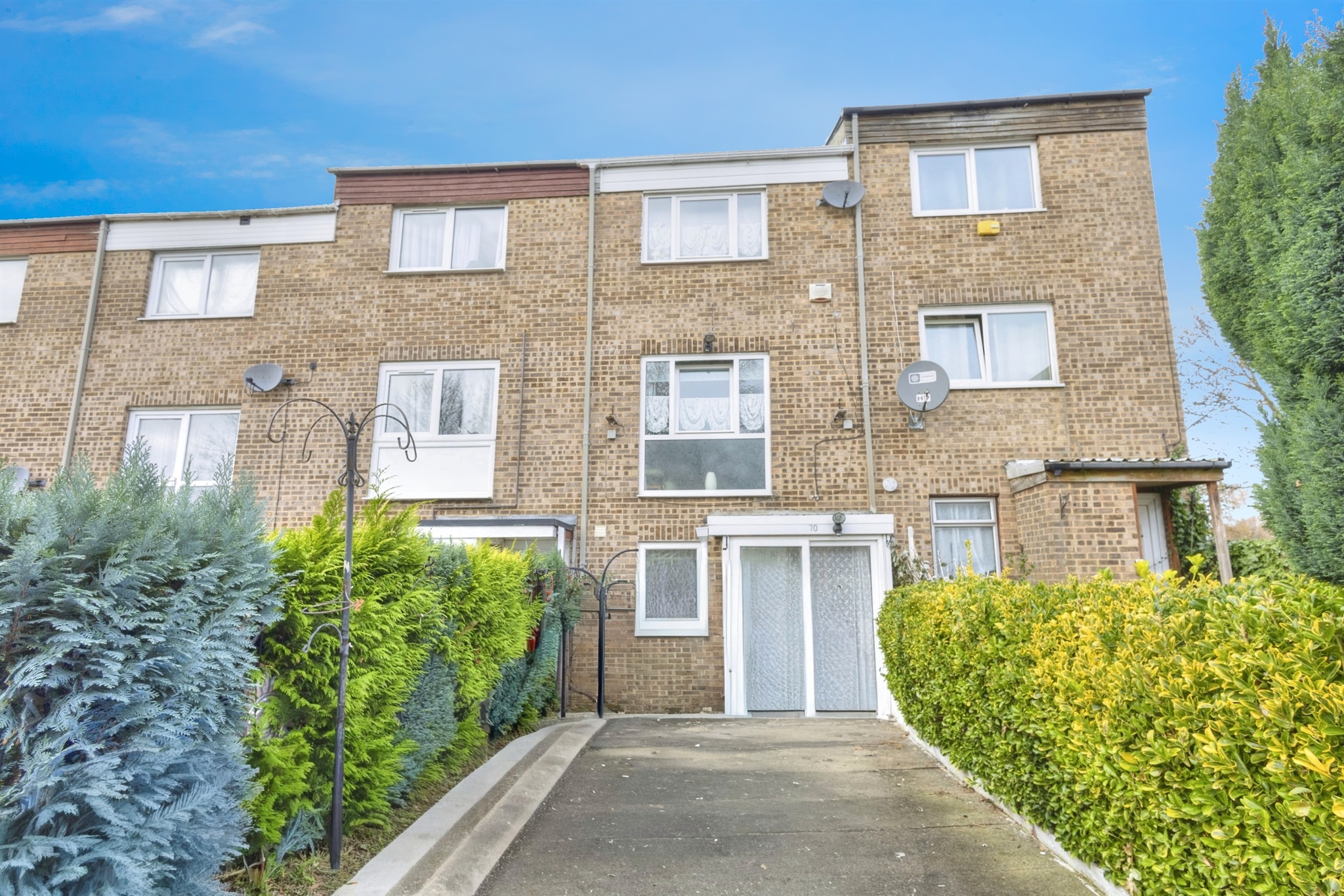 4-bed terraced on 70, Ellfield Court, Northampton, £220,000