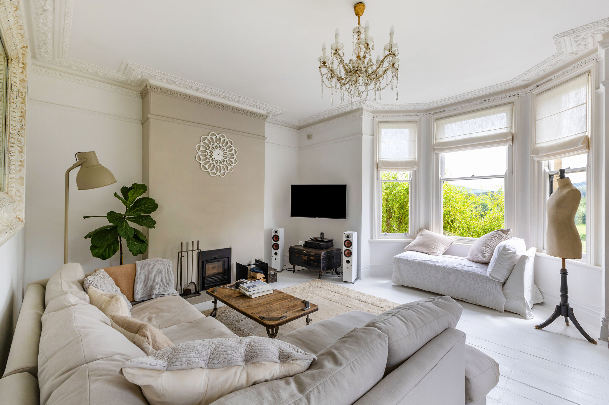 4 bedroom semi-detached house for sale 0