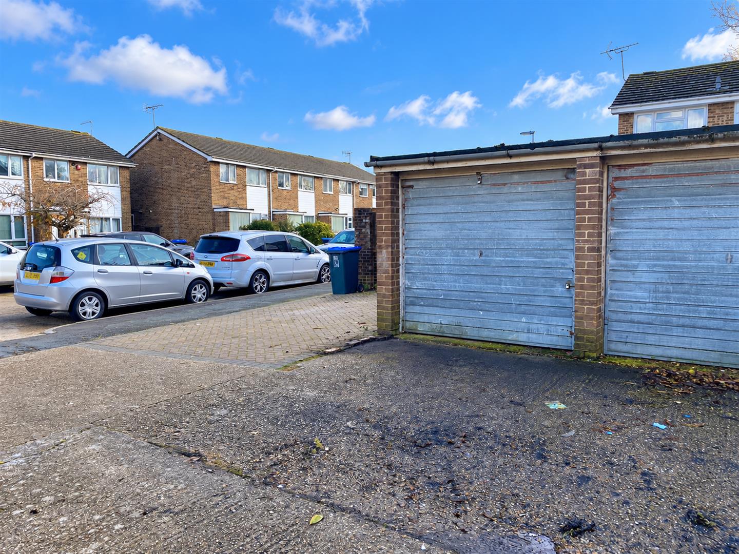 Coleridge Close, Worthing photo 2